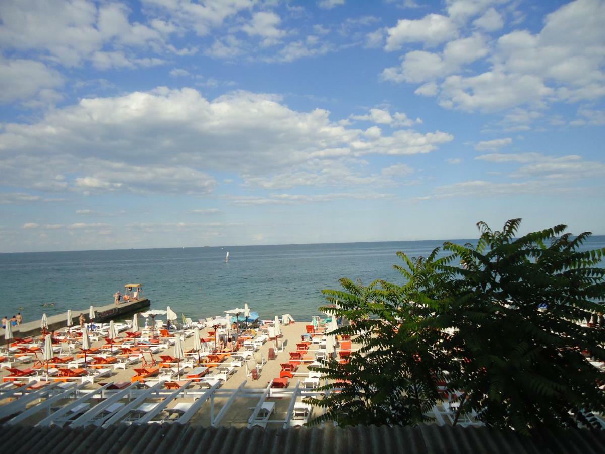 Уютный Домик На Французском Бульваре Odessa Buitenkant foto